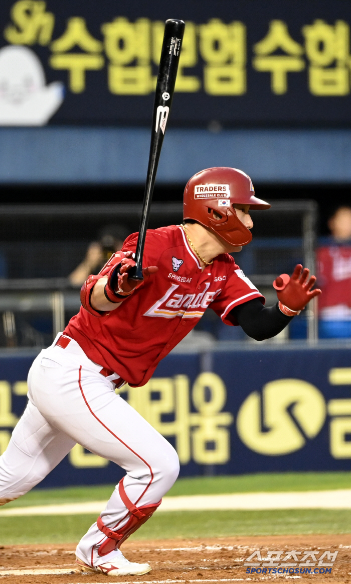 '3강 맹추격' 투타 압도 SSG 4연승 질주, 두산 상대 4전 전승…4…