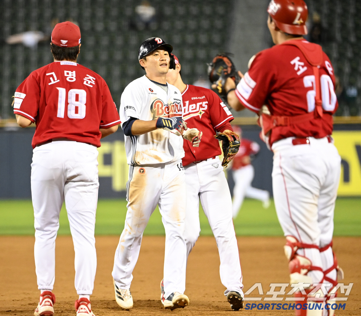 '3강 맹추격' 투타 압도 SSG 4연승 질주, 두산 상대 4전 전승…4…