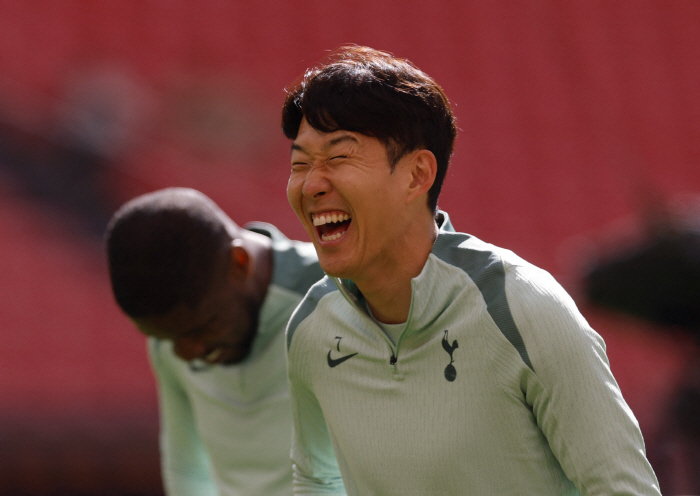 "4-4-2, 4-2-3-1 변화 모색→손흥민 100% 선발" 긴장 가득…