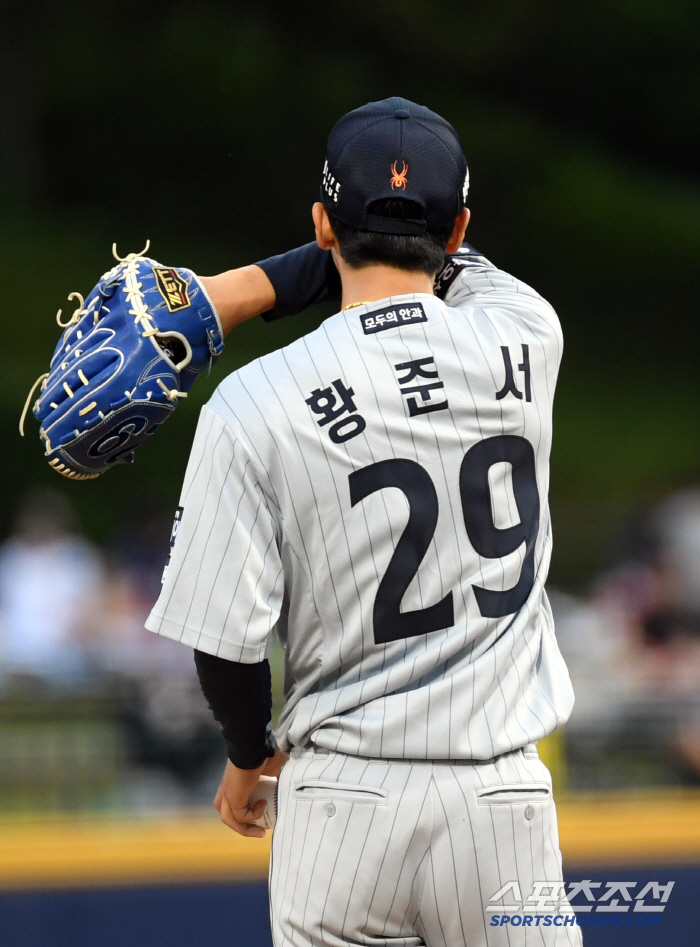 '5회까지 던져주길 바랐는데' 4회도 마치지 못하고 마운드에서 내려온 황…