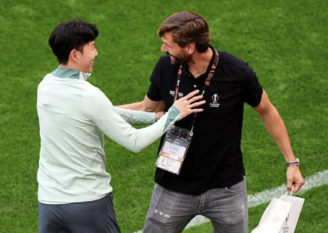 "토트넘X맨유 반반 스카프,이게 가능하다고?" 유로파 결승 킥오프 7시간…