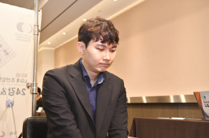 17연패 딛고 신진서 꺾은 박정환, 4년 만에 메이저 우승 도전