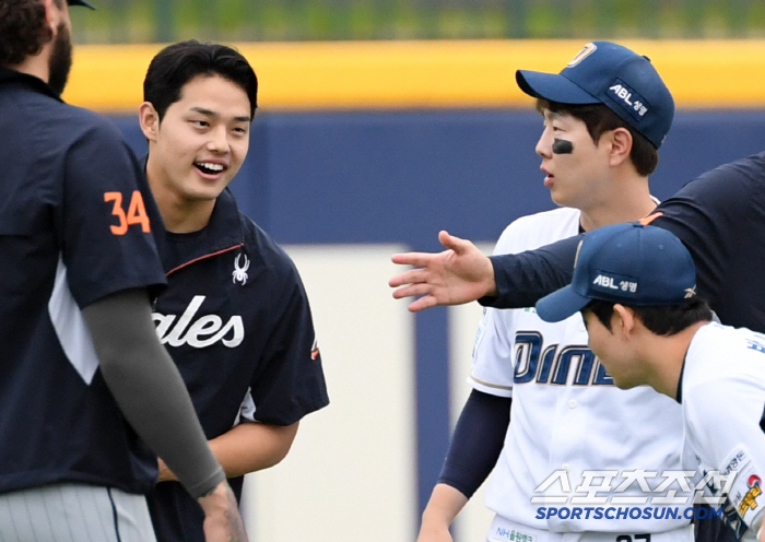 '동주야 형도 먹고살자' 무안타 다음날 문동주 찾아가 협박한 박건우...…