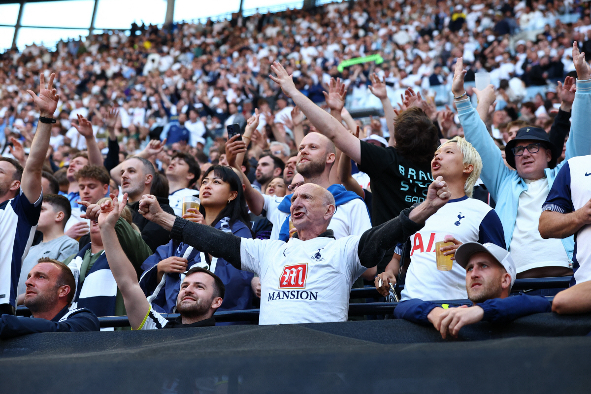 '후반 교체 출전' 손흥민, 마침내 마지막 퍼즐 채웠다! '존슨 결승골'…