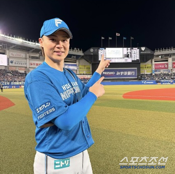 "야수들도 감동했을 것" 111구 던지고 9회 또 나가 완투승…5월 안 …