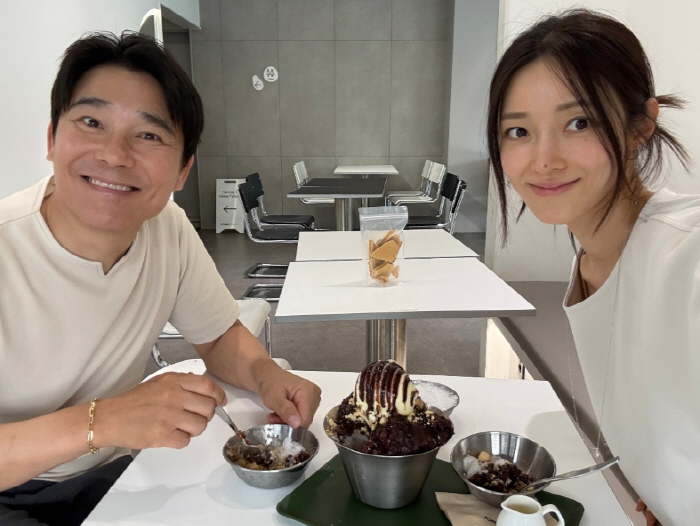 임창정♥서하얀, 커플룩 입고 오붓한 데이트..5형제 질투하겠어