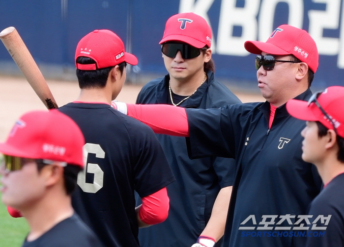 '주전 실종·타격 침체' 나성범 하나도 버거운데…또 김선빈 종아리 통증이…