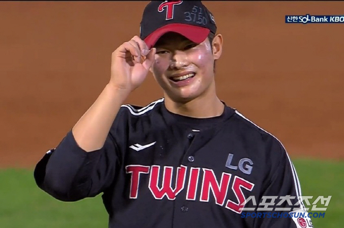 고졸 신인이 1,2루 위기서 '최다안타왕'에게 13구 승부 155km 땅볼 승. 흐뭇한 염갈량 