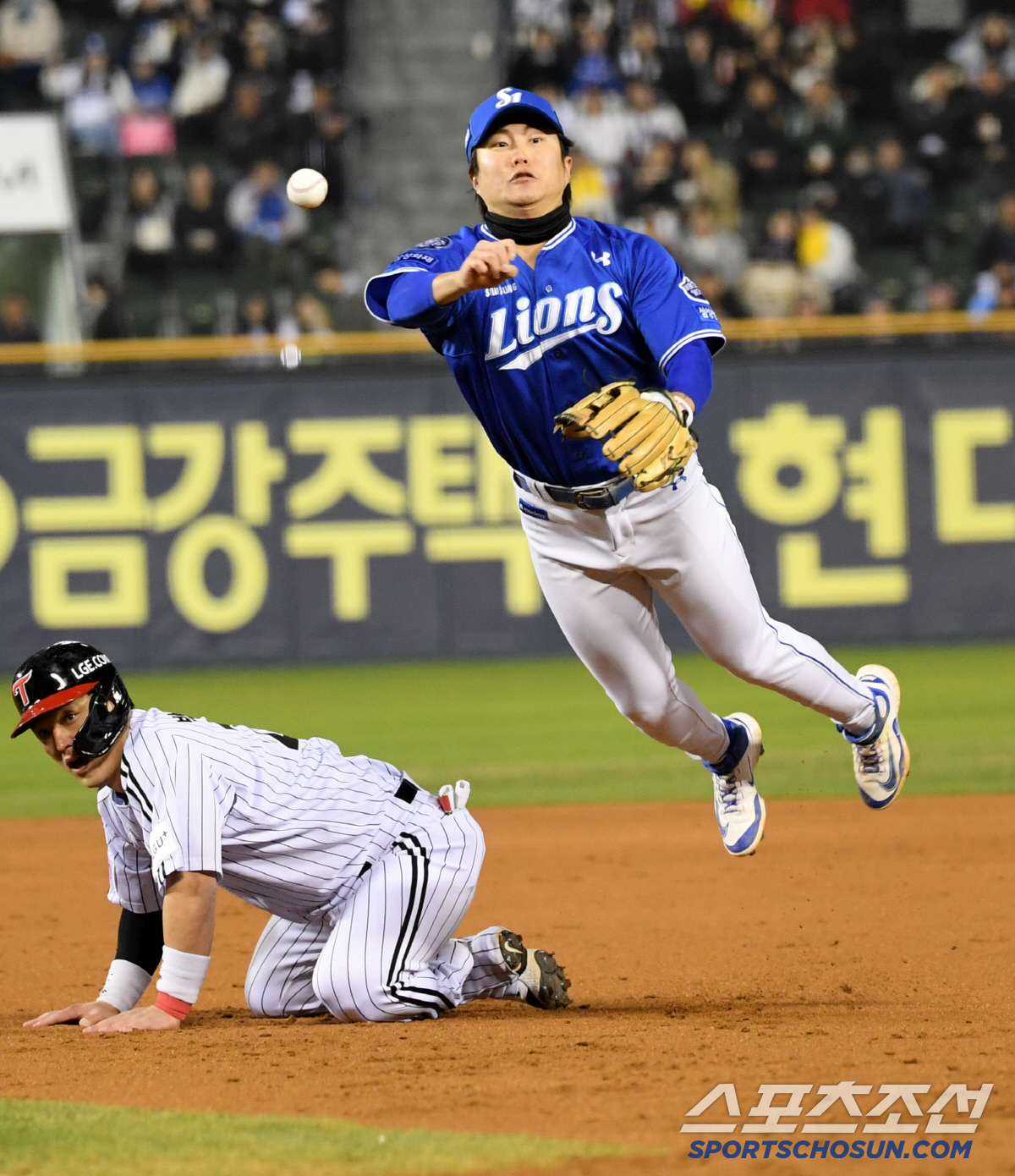 "오늘만" 외치며 1000번째까지…만능 내야수가 걸어온 길, 주장·최고참…