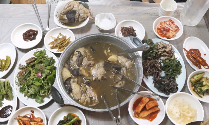 이장우 아니고 키 맞아?...식욕 터트린 닭백숙 발골쇼 후 '함박웃음' …