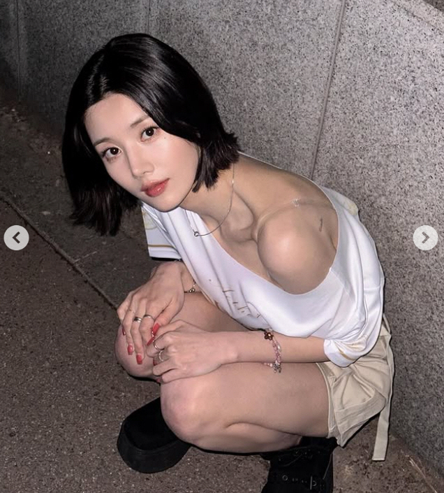 [SCin스타] '워터밤 여신' 권은비, 오프숄더로 드러낸 여리美…인형 같은 비주얼