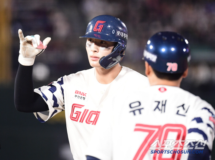 17안타→15안타→롯데 오늘도 터질까. 어제 3안타씩 친 나승엽 5번, …