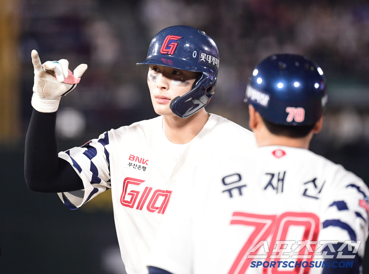 17안타→15안타→롯데 오늘도 터질까. 어제 3안타씩 친 나승엽 5번, …