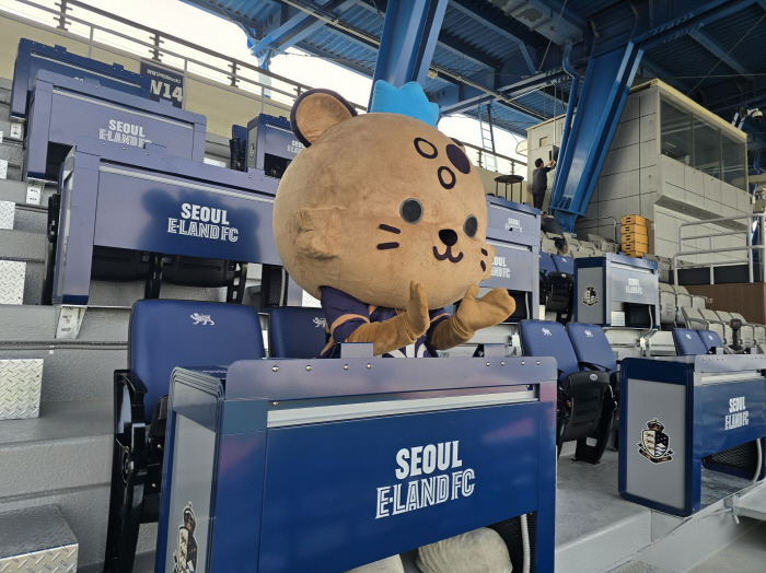 "영화관이 아니라 축구장입니다" 서울 이랜드, 프리미엄 '컴포테이블석' …