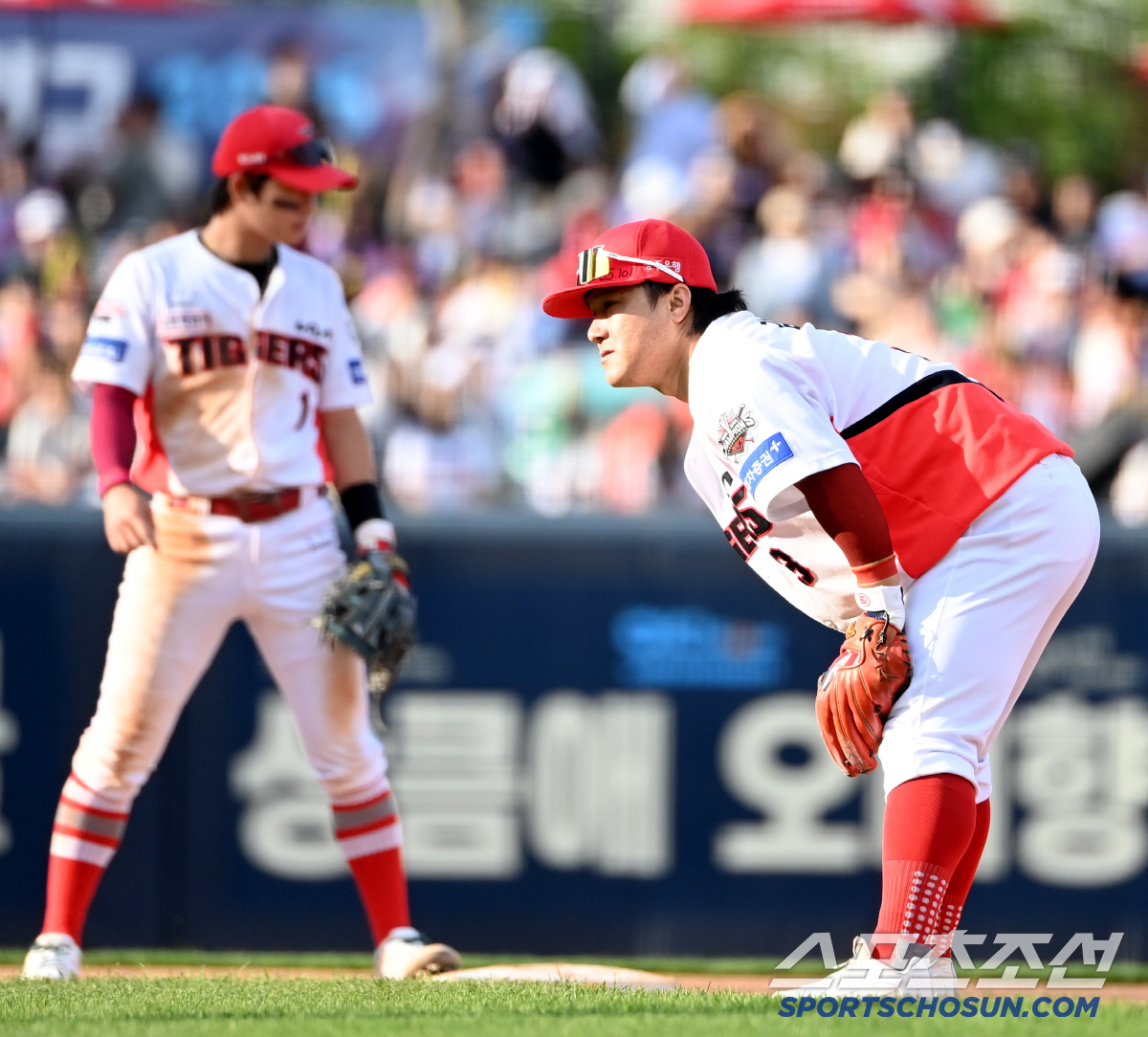 울고 싶어라.. KIA 김선빈, MRI 종아리 근육 손상 → 2주 뒤 '…