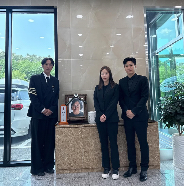 '모친상'에 수척해진 빽가...신지·김종민이 옆 지켰다 