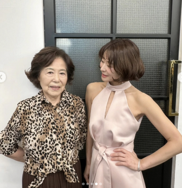 "‘52세’ 예지원, ‘90세’ 母와 투샷...‘美친 동안 유전자’