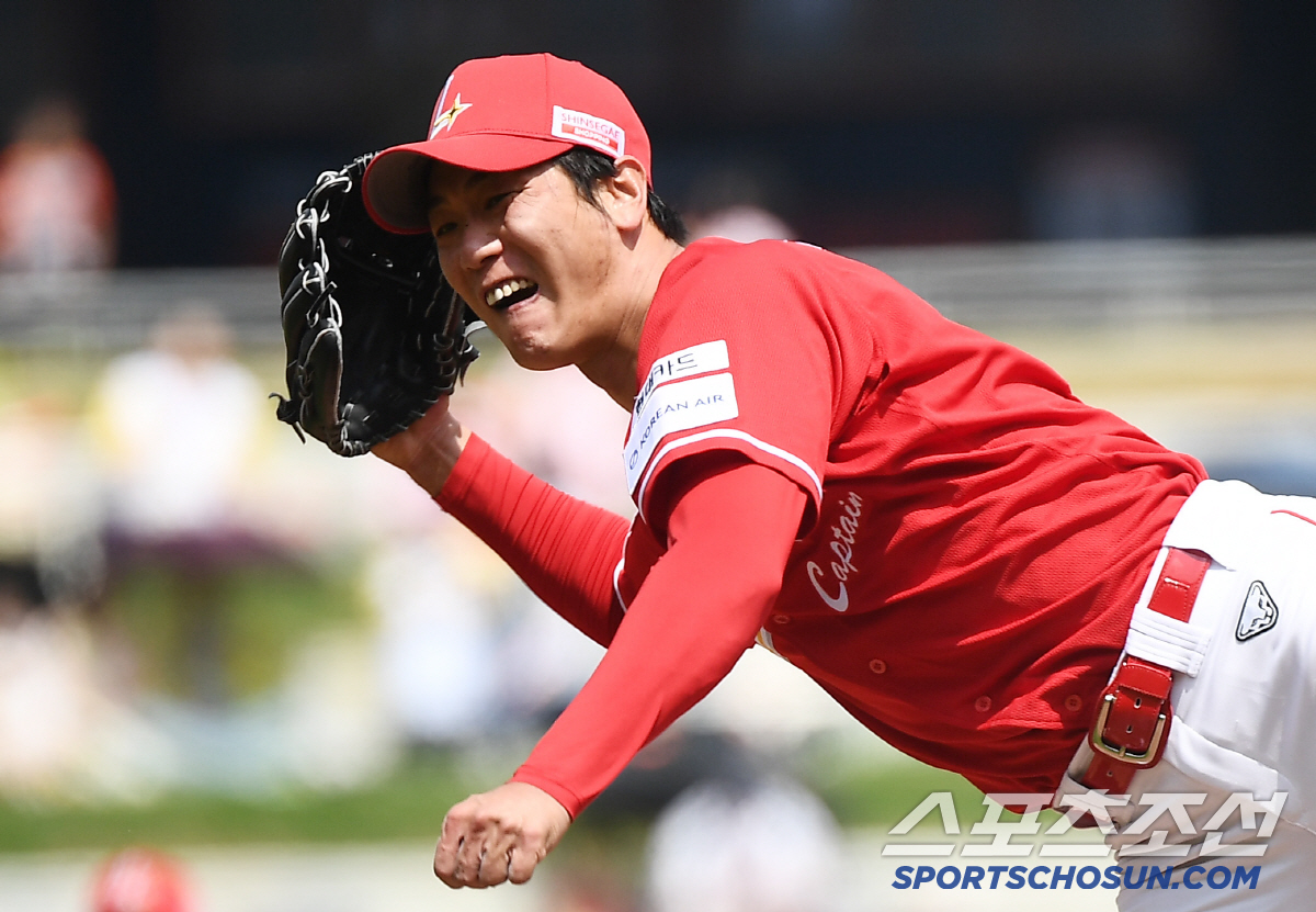 데뷔 첫 홈런이 역전 만루포라니…'약속의 8회' 두산, '김광현 QS' …