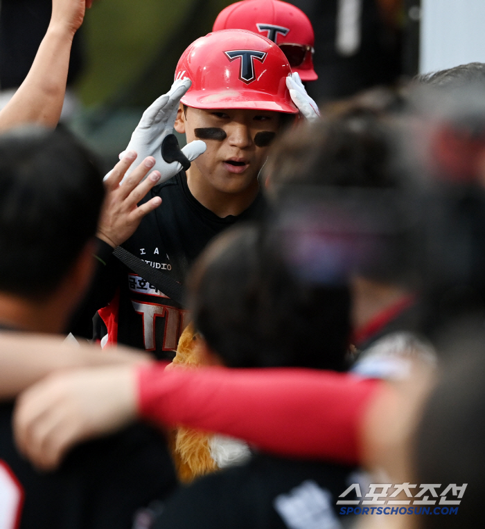 [스타 코멘트] 140m 초대형포! 김도영 "속에서 뭔가 끓어오르는 느낌…