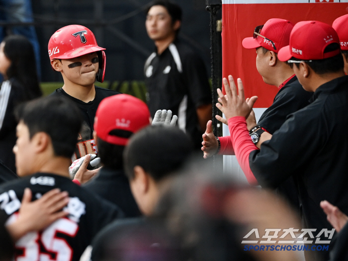 [스타 코멘트] 140m 초대형포! 김도영 "속에서 뭔가 끓어오르는 느낌…