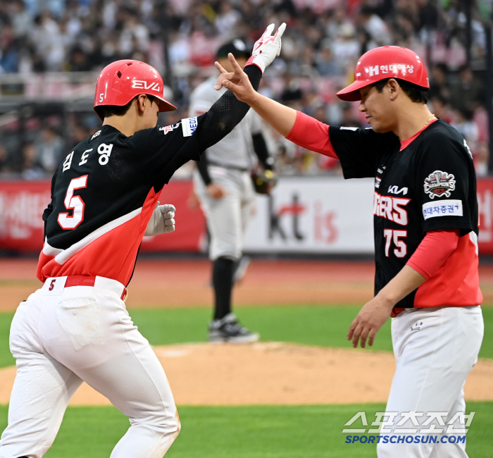 [스타 코멘트] 140m 초대형포! 김도영 "속에서 뭔가 끓어오르는 느낌…