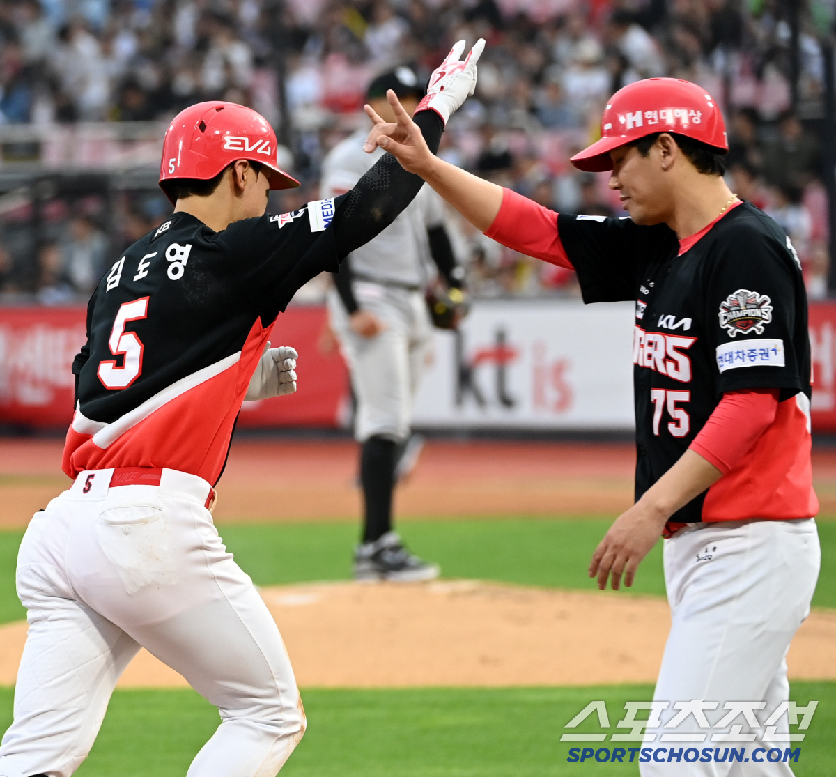 [스타 코멘트] 140m 초대형포! 김도영 "속에서 뭔가 끓어오르는 느낌…