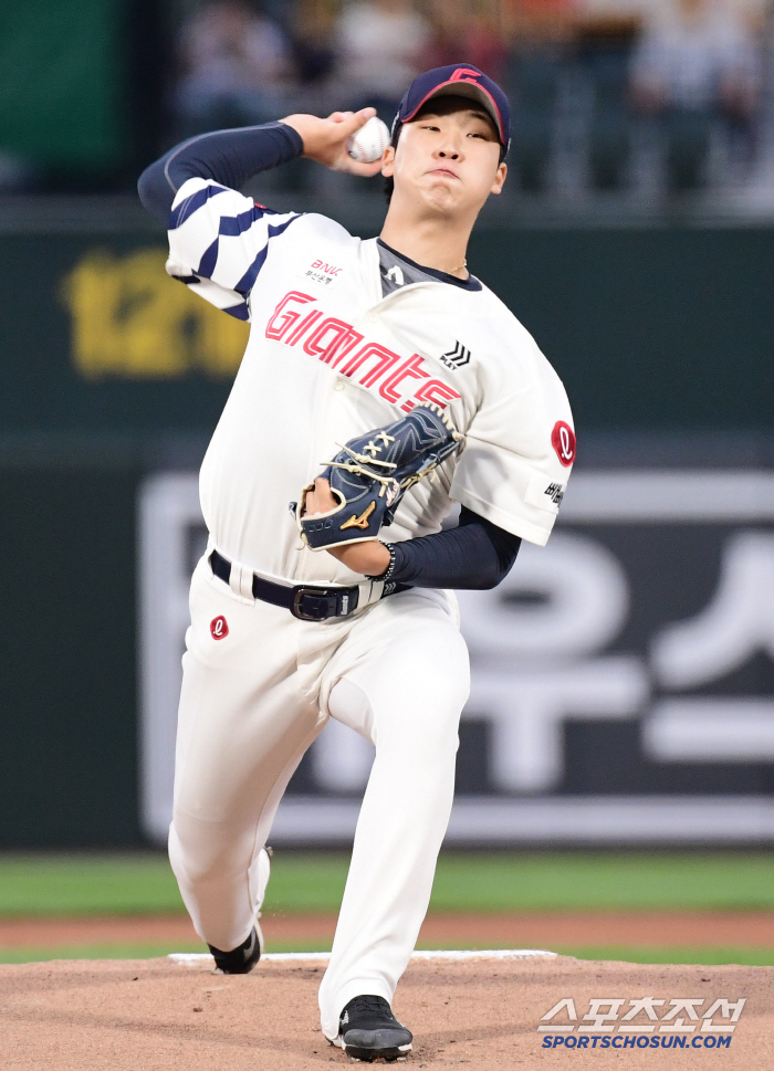 롯데를 단독 2위로 이끈 154㎞ 강속구. 4년차 1차지명의 첫 선발승.…