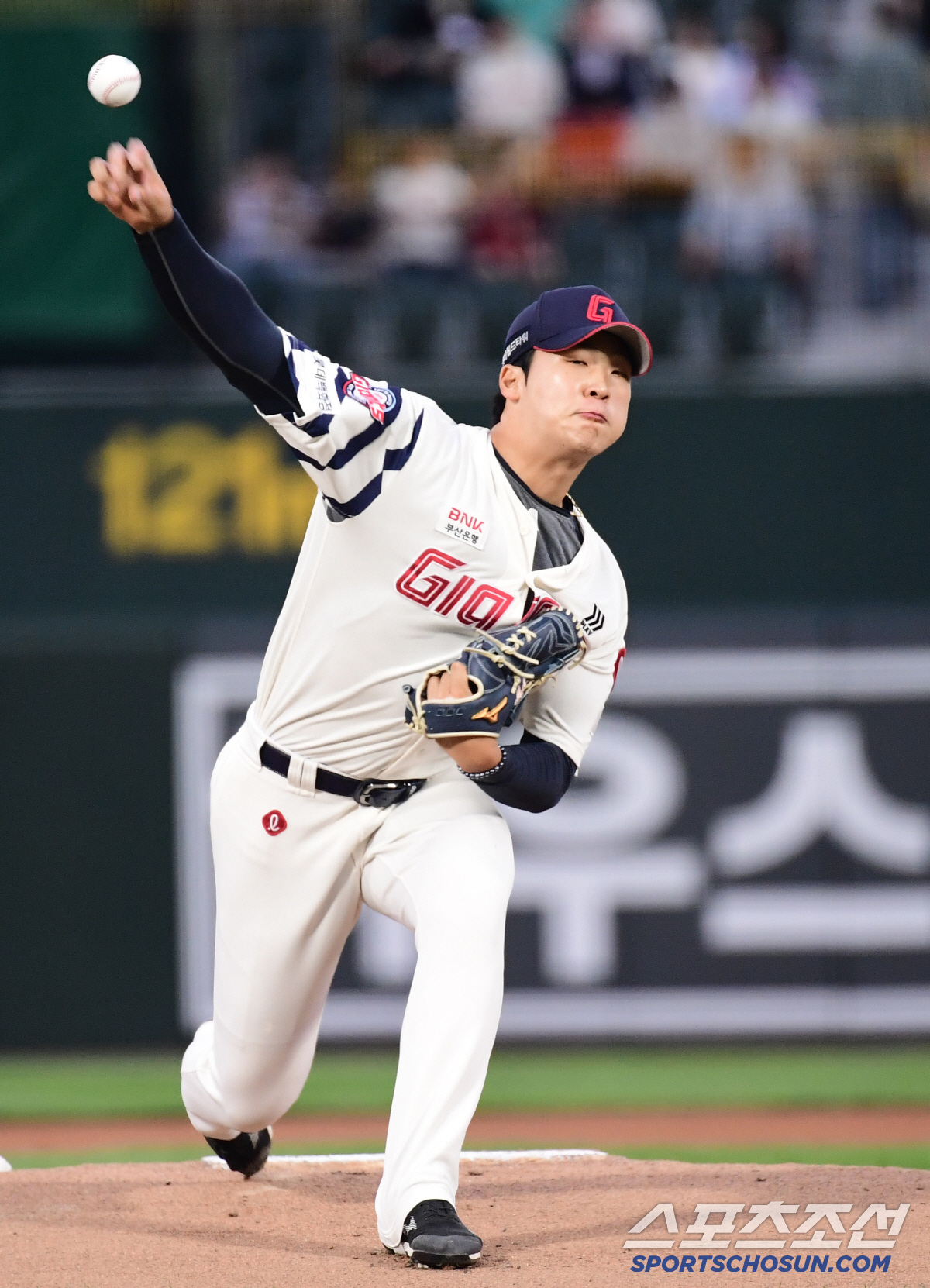 롯데를 단독 2위로 이끈 154㎞ 강속구. 4년차 1차지명의 첫 선발승.…