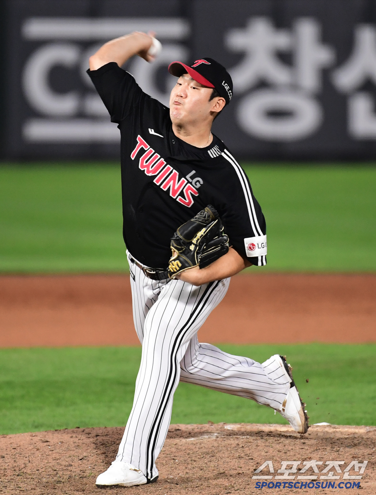 아웃카운트도 못잡고 4실점한 투수를 다음날 11회말 또 투입한 염갈량. …