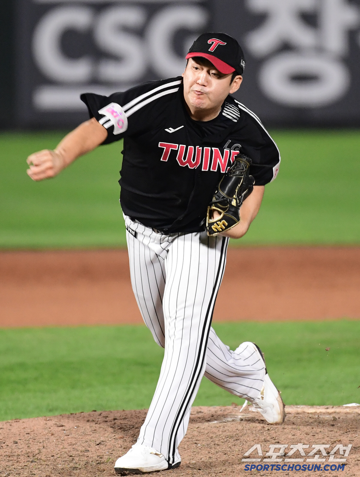 아웃카운트도 못잡고 4실점한 투수를 다음날 11회말 또 투입한 염갈량. …