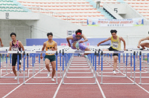 이민혁, 종별육상 남고부 110ｍ 허들서 대회신기록으로 우승