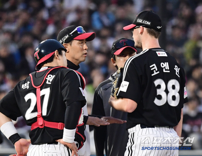 '6→5→4.2→3.1이닝' 떨어지는 신뢰도. 아시아쿼터 테스트 이러면 …