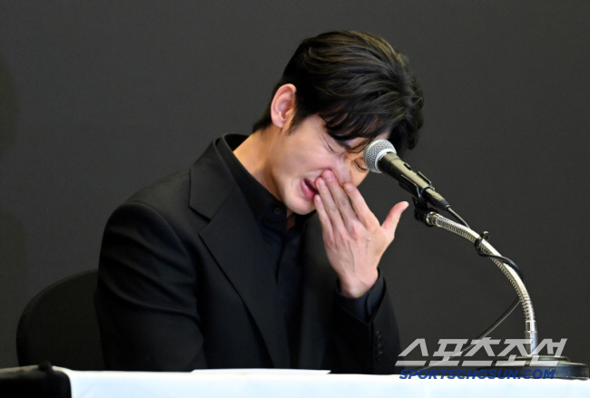 [SC현장] "'넉오프'는 말씀 못 드립니다"..디즈니+, 넷플릭스 향한…