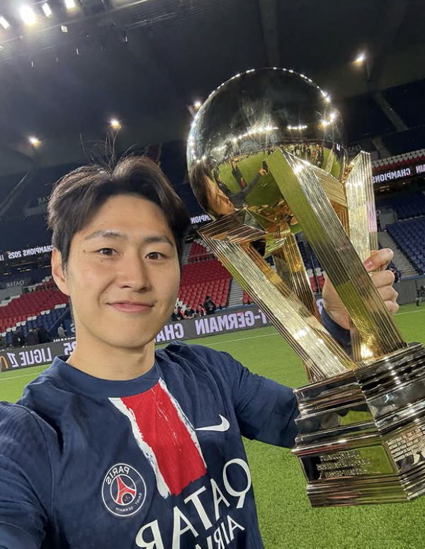 'PSG 지운' 이강인, 파리 잔류 유력 정황 포착! '영입 주도'한 캄…