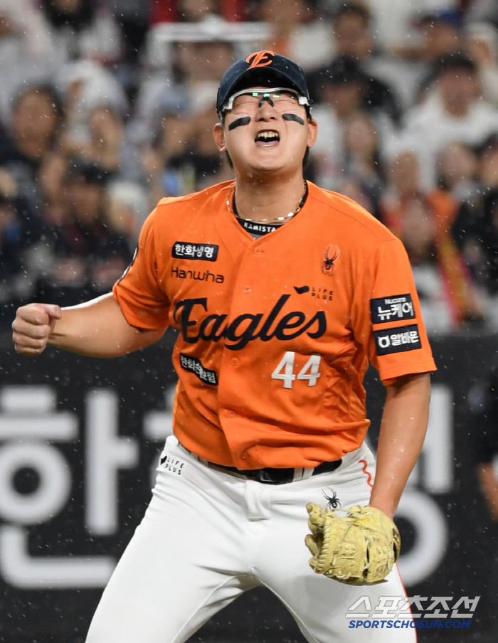 '팀타율 1위 롯데 잠재웠다' 9회 2사 만루 지워낸 한화 마무리 김서현…
