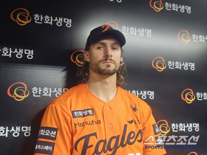 '완봉 기회였는데' 첫 타자 안타에 교체, 아쉽지 않았나 