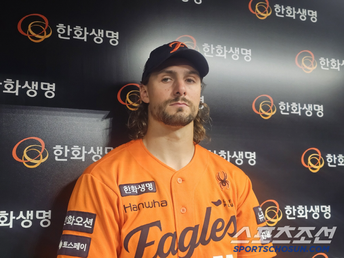 '완투 기회였는데' 첫 타자 안타에 교체, 아쉽지 않았나 "오늘 경기 마…