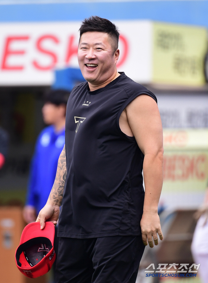 '삼성 왕조의 재림인가?' 라팍 찾은 호랑이선배, 반갑게 맞이한 사자들의 변함없는 우정