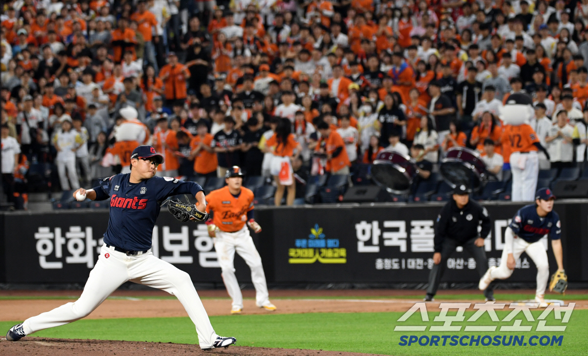 '글러브에 얼굴 박고 포효' 대전 징크스 극복한 박세웅...안경 에이스는…