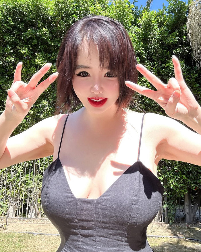 박봄, 필터 없애고 드러낸 '진짜 얼굴'...큰 눈망울 속 '러블리 분위…