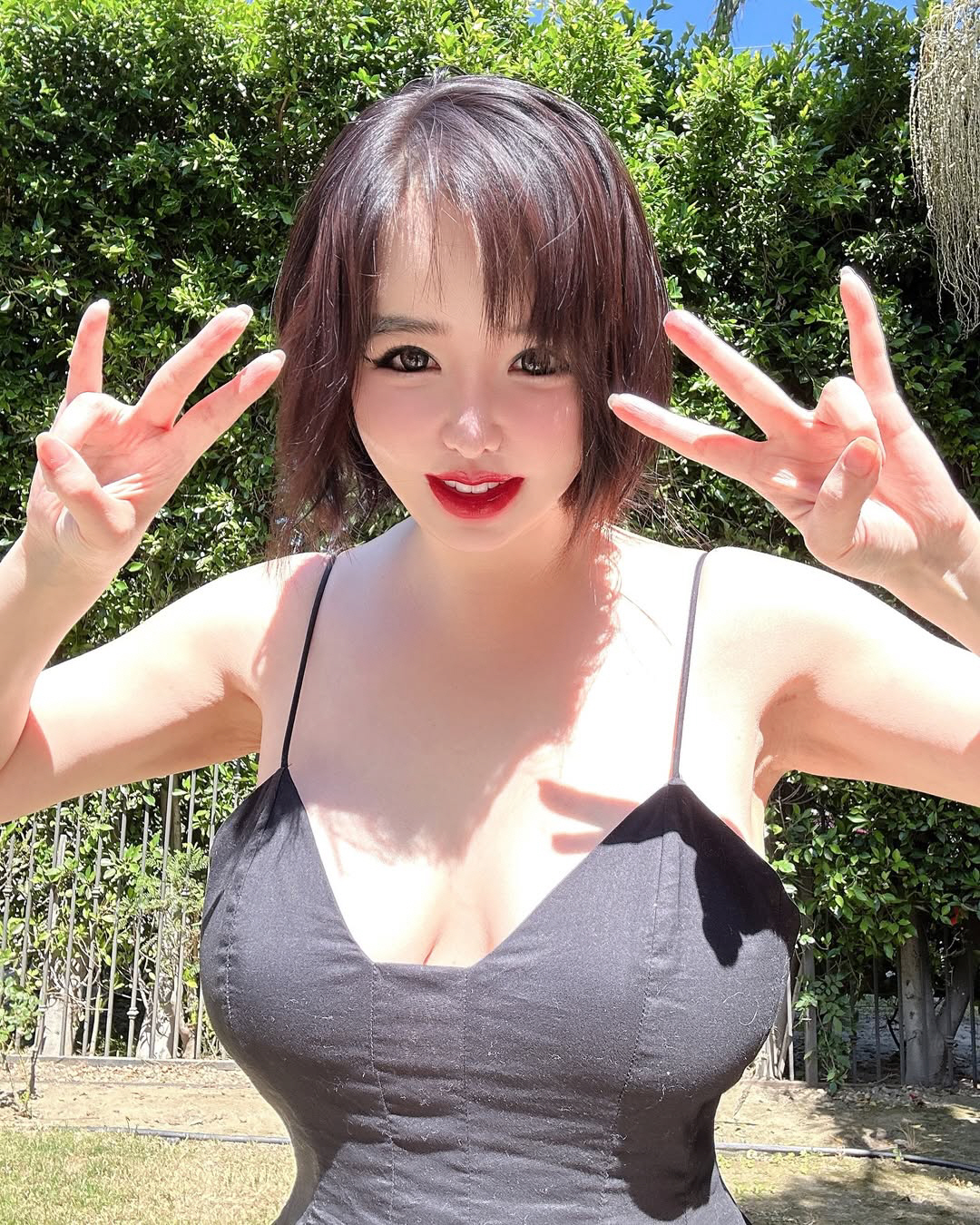 박봄, 필터 없애고 드러낸 '진짜 얼굴'...큰 눈망울 속 '러블리 분위…