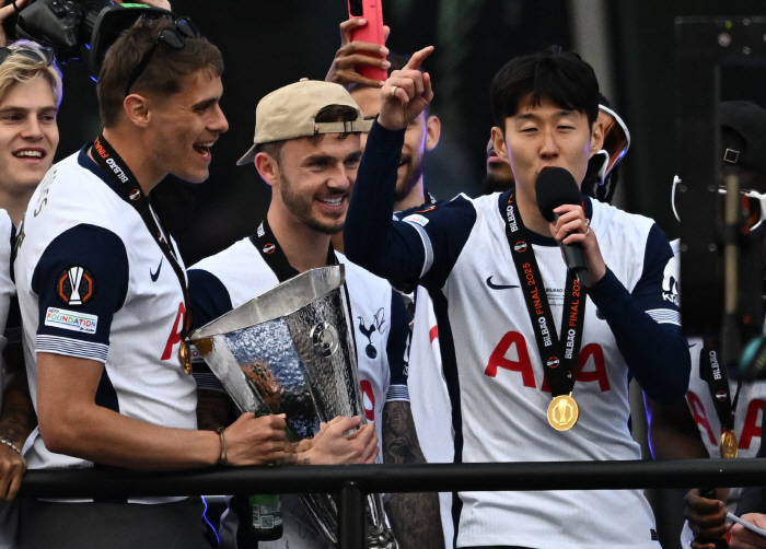 쏘니만 홀대하는 거야? 'UEFA 메달 미지급'→이번엔 '가드 오브 아너…