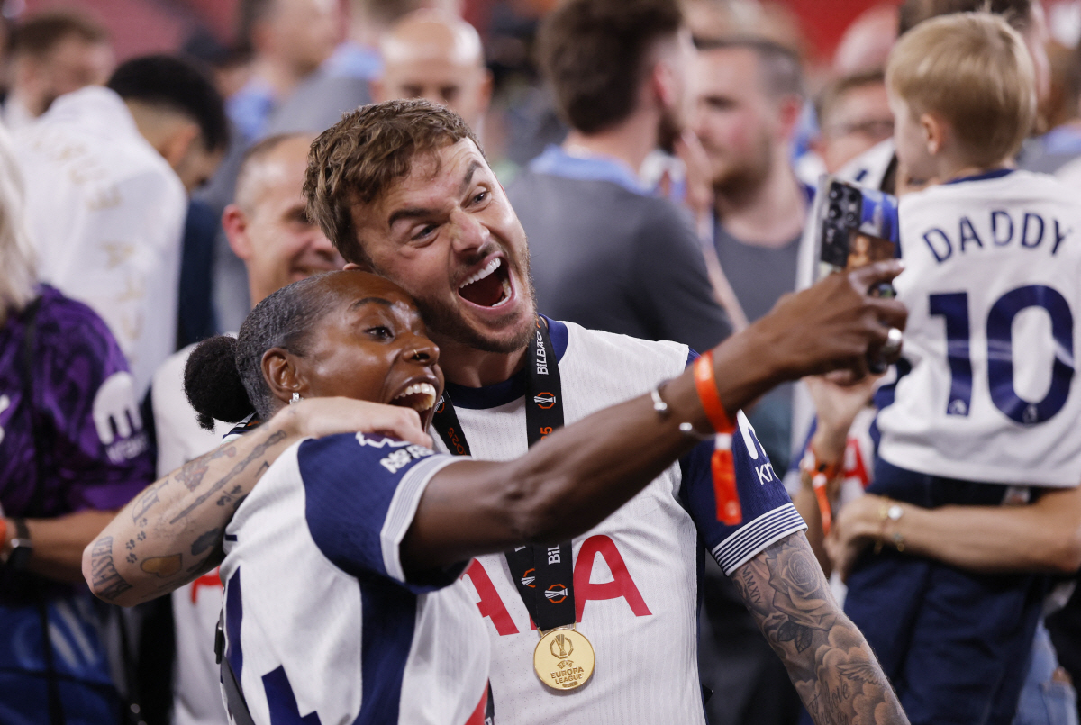 혹시 손흥민을 사랑하시나요? '버스 추락 위기에도 SON 생각뿐' 토트넘…