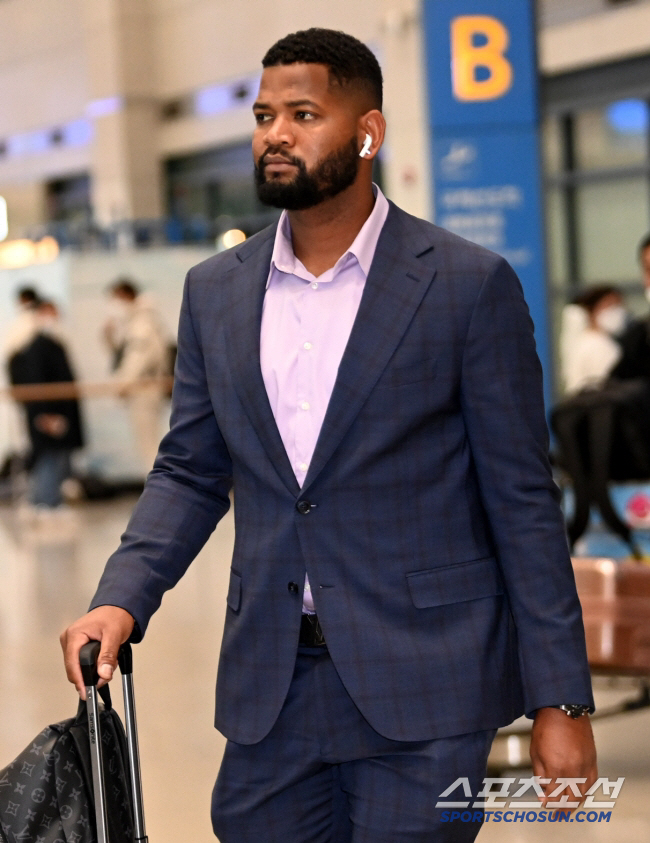 '왜 하필 우리랑 할 때' 입국 지연에 잠깐 설?다, 하지만 '20승 투수' 첫 상대는 두산이다