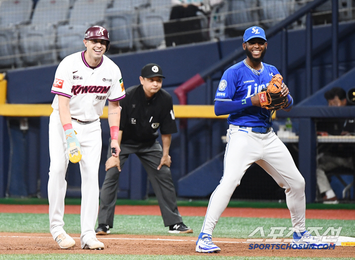 '왜 하필 우리랑 할 때' 입국 지연에 잠깐 설??? 하지만 '20승 투…