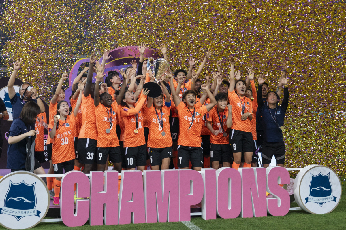 "역대 최초 남녀 모두 챔스 우승" 중국 축구 자화자찬…김혜리의 우한, …
