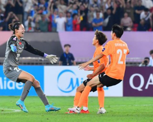 "역대 최초 남녀 모두 챔스 우승" 중국 축구 자화자찬…김혜리의 우한, …
