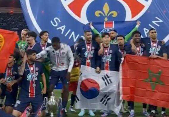 '쿼카 아니고 뤼카' 이강인과 태극기 세리머니한 'PSG 동료'…'韓 에이스' 커리어 7번째 트로피 수확