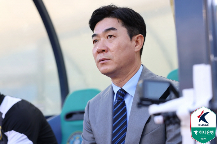 [현장인터뷰]"올 시즌은 좀 다르다"...'7연승' 윤정환 감독이 바라본…
