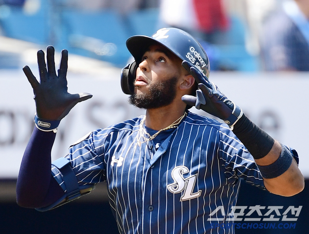 '끝내기 홈런 쾅!' 홈런 1위 디아즈 미쳤다…삼성, KIA에 위닝시리즈…